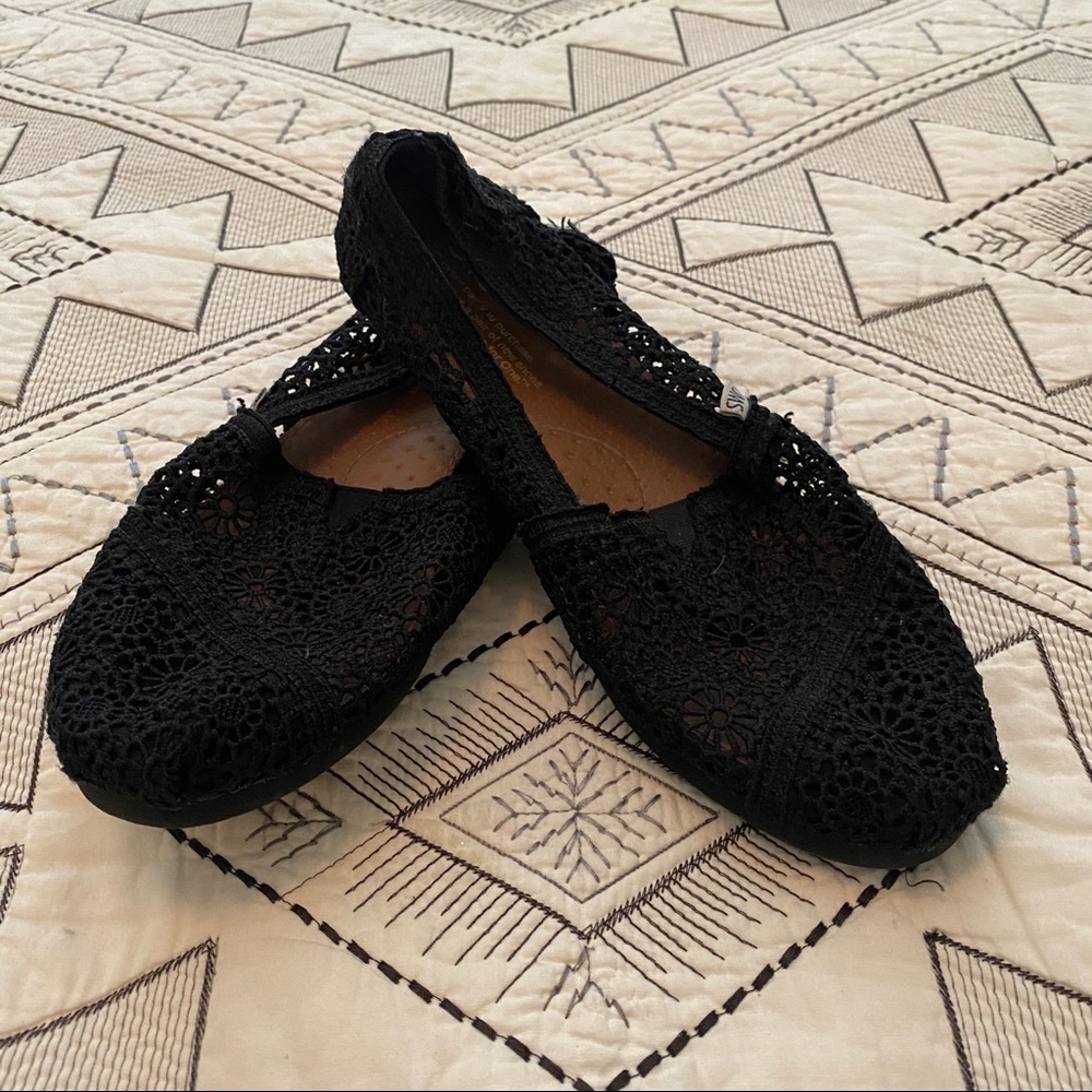 Tom’s size 8 Moroccan Black